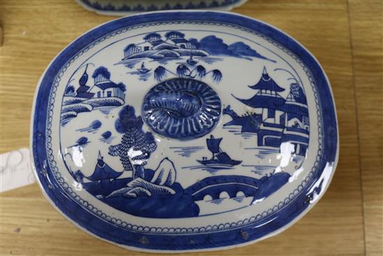 Two Chinese export blue and white tureens and covers, 18th/19th century largest 30cm